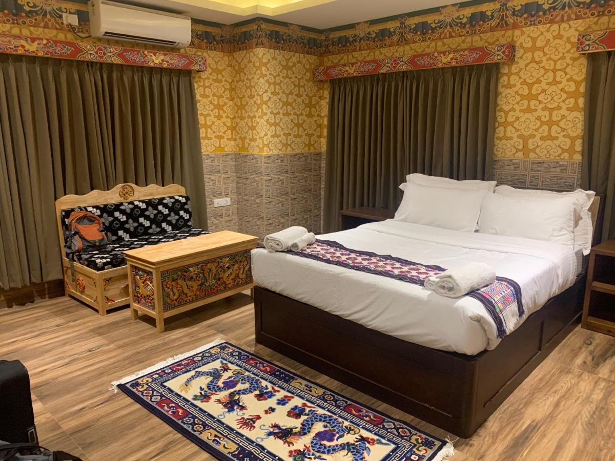 White Dragon Hotel Punākha Exterior photo